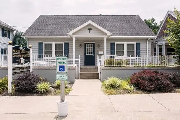 The front of the Sicher Family Dentistry office on East Chocolate Avenue, with its porch, ramp and sign.